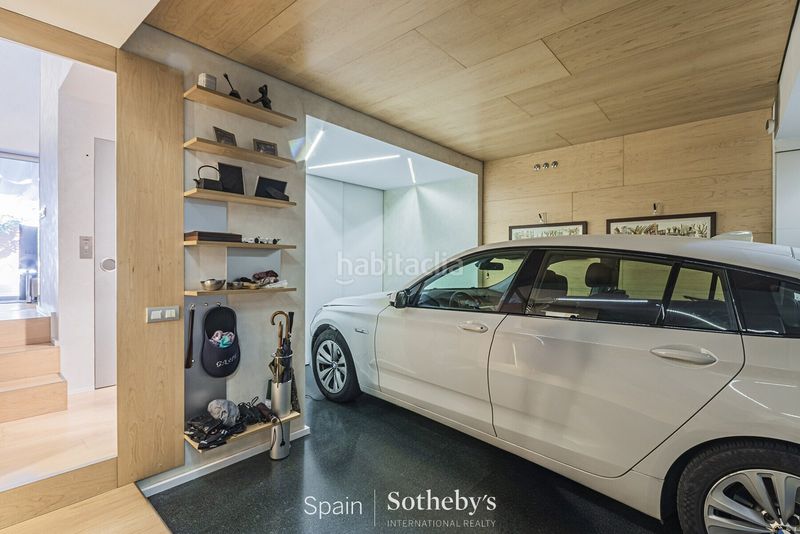 Foto fee8d756-b27d-42e1-ae0f-b66757937c76. Casa amb aparcament piscina a Barri de les Corts Barcelona