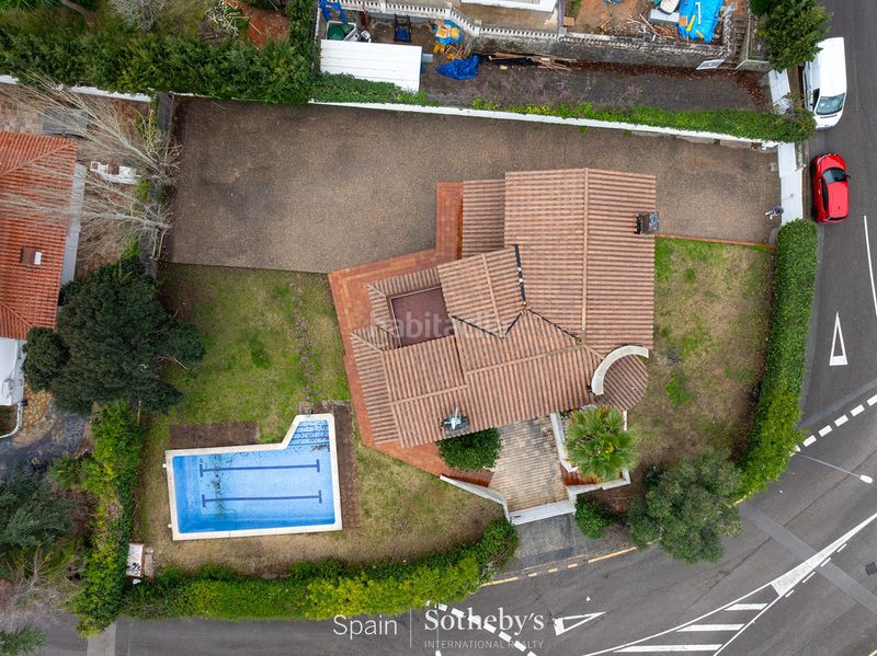 Foto 443b4b3c-c7fe-4147-855d-368651c55ffc. Casa amb aparcament piscina a Alella