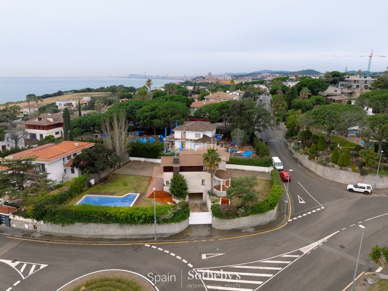 Foto 46f83326-7e0f-41bd-8e6e-4c01a5c50f0a. Casa amb aparcament piscina a Alella