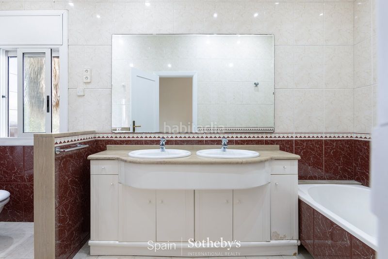 Foto 499c8159-09e1-4d90-b6ee-dc6510e39517. Casa amb aparcament piscina a Alella