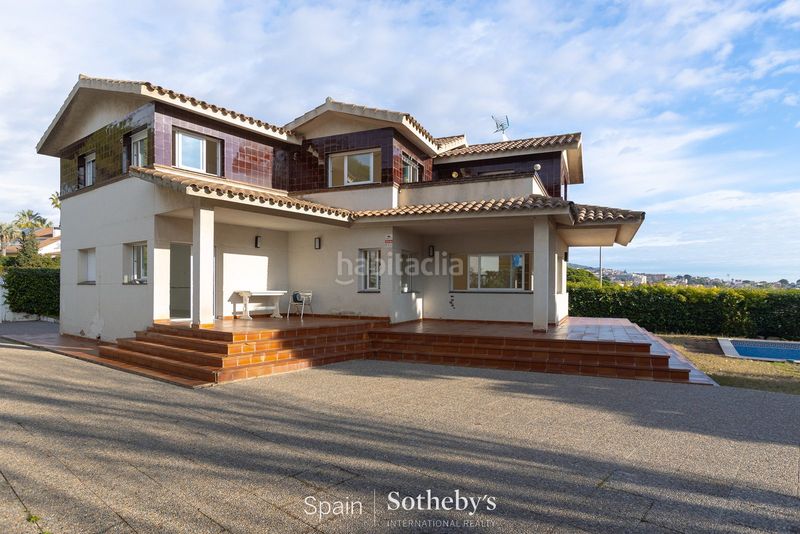 Foto 62bba096-72a2-4ec8-8bac-cb76c0d53d14. Casa amb aparcament piscina a Alella