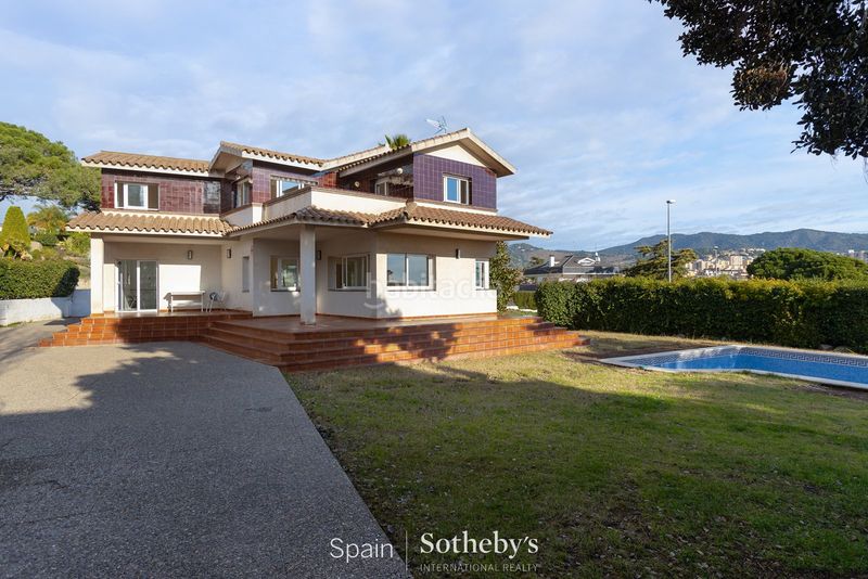 Foto 857453a2-e415-4b02-98e0-ee7d06fcbd23. Casa amb aparcament piscina a Alella