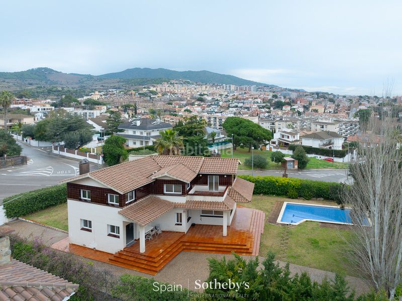 Foto 9b2a65a3-ff5b-4214-9d1f-4a04711a17eb. Casa amb aparcament piscina a Alella