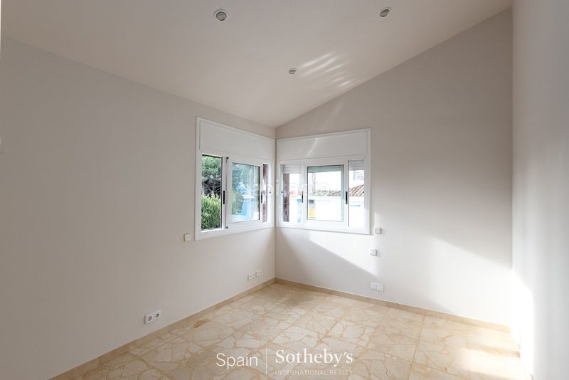 Foto a2038993-86f5-439d-9502-5e10e43fc514. Casa amb aparcament piscina a Alella