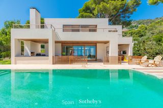 Casa  Carrer de planelles. Espectacular propiedad de lujo con vistas al mar en aiguablava,