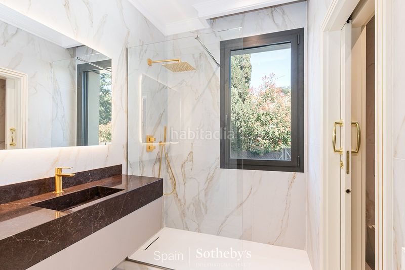 Foto 02bba99d-218b-44b8-b19b-436dcb3d622a. Casa con riscaldamento parcheggio piscina in Eixample Sant Cugat del Vallès