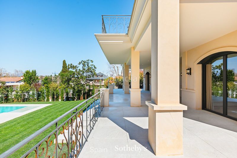 Foto 4f347036-4d0b-4a92-a552-f5a65ce945cf. Casa con riscaldamento parcheggio piscina in Eixample Sant Cugat del Vallès