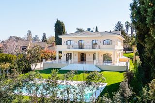 Casa  Tres places. Villa de obra nueva en el golf de sant cugat