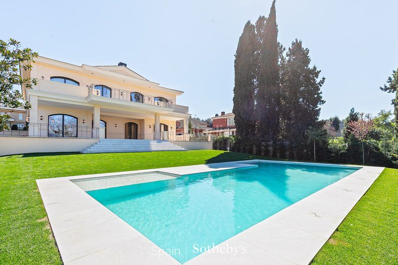 Foto 73b9b0f2-c5b6-4667-9228-6c013d011dae. Casa con riscaldamento parcheggio piscina in Eixample Sant Cugat del Vallès