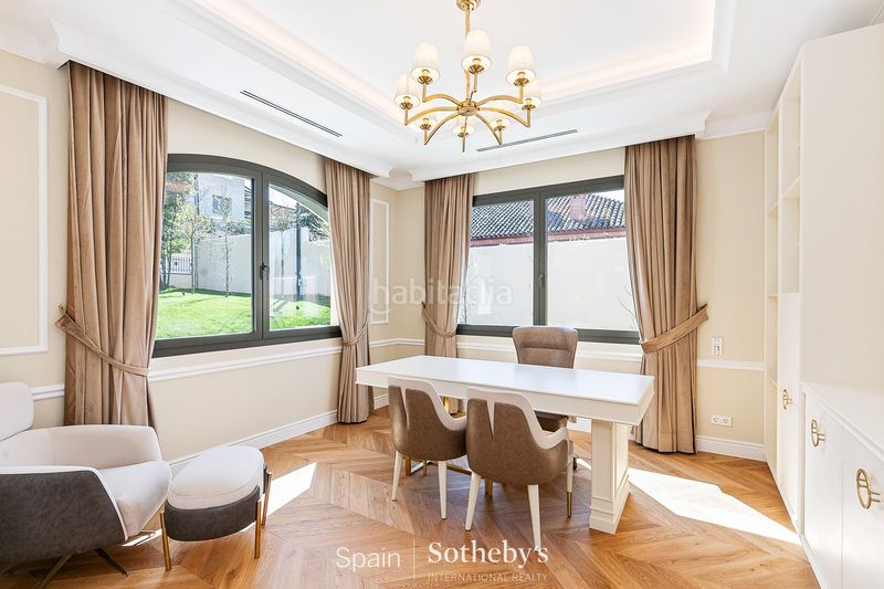 Foto a6a85363-1210-47eb-8f70-349ceb9b0fea. Casa con riscaldamento parcheggio piscina in Eixample Sant Cugat del Vallès