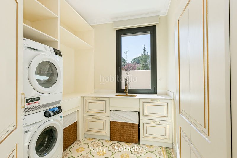 Foto be8829f8-4d2e-438c-9cf5-d81423770e1c. Casa con riscaldamento parcheggio piscina in Eixample Sant Cugat del Vallès