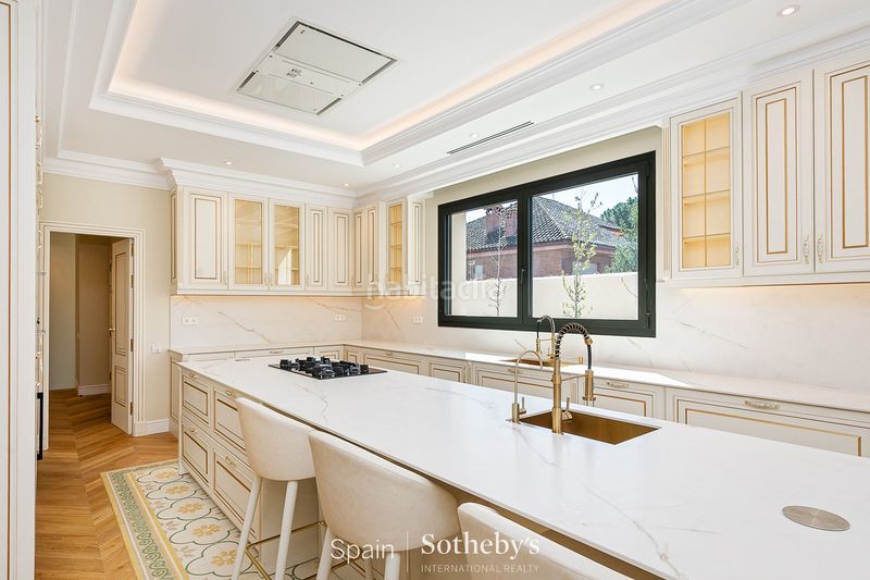 Foto ee39fa03-e007-422b-b3cb-dc29212d4311. Casa con riscaldamento parcheggio piscina in Eixample Sant Cugat del Vallès