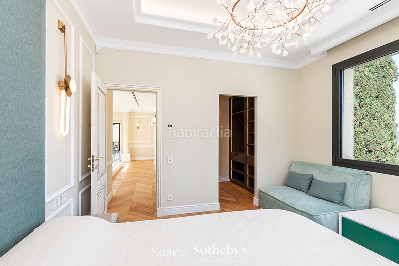 Foto fe9c8d80-9629-49f4-bd3f-15a4541e8427. Casa con riscaldamento parcheggio piscina in Eixample Sant Cugat del Vallès