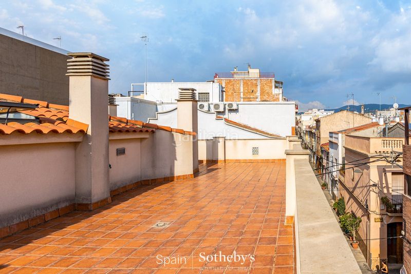 Foto a21f6d0c-a999-4175-985f-96fae1099046. Casa amb calefacció aparcament a Centre Badalona