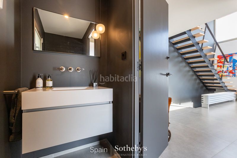 Foto f8af336b-738b-498f-90c2-459c8eb1ce67. Casa amb calefacció aparcament piscina a Tiana