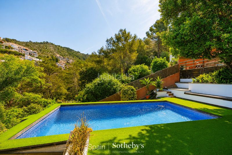 Foto 5161ca43-c7a5-4e7a-8936-94259d57bb99. Casa amb calefacció aparcament piscina a Levantina - Montgavina - Quintmar Sitges