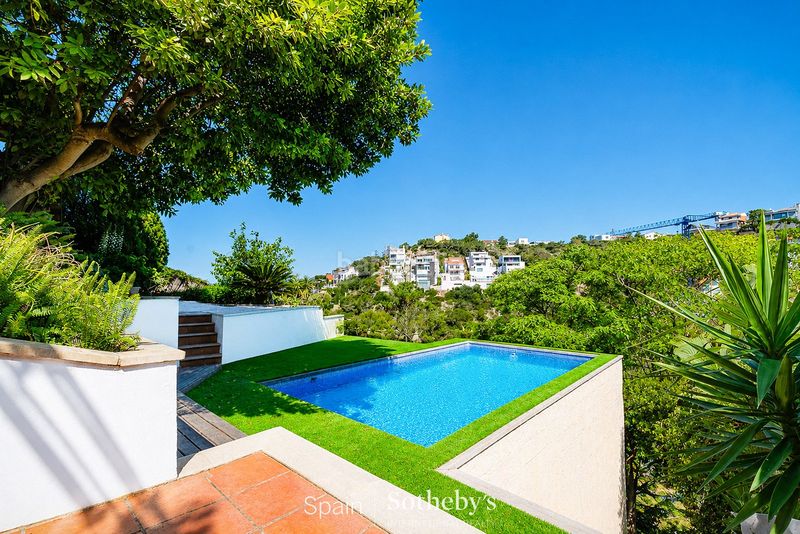 Foto b06a9b5d-e06b-4a84-bfb3-298982efcf10. Casa amb calefacció aparcament piscina a Levantina - Montgavina - Quintmar Sitges