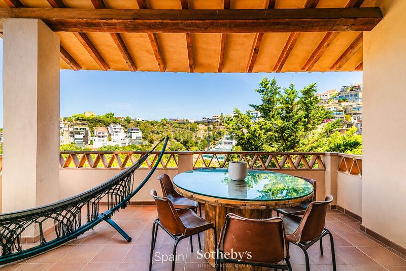 Foto d6ec6b1a-9aae-46c5-837a-776d8cc19a17. Casa amb calefacció aparcament piscina a Levantina - Montgavina - Quintmar Sitges