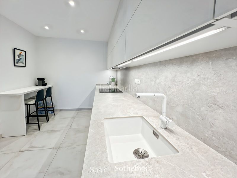 Foto f5bd704c-e457-472f-af39-190df18d13d6. Apartament amb calefacció aparcament piscina a Can Girona - Terramar - Vinyet Sitges