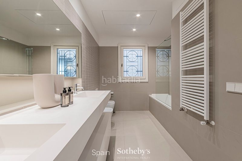 Foto 0e646229-b160-4f45-967c-9719bee695f5. Apartamento  precioso con zonas comunes en edificio histórico en Barcelona