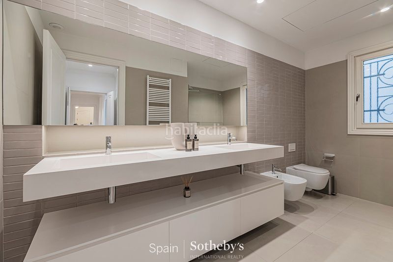 Foto 8a2c4a61-2811-46f7-a82f-ec3c2b8fc1ae. Apartamento  precioso con zonas comunes en edificio histórico en Barcelona