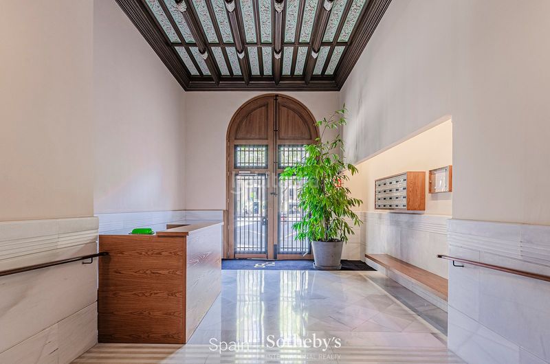 Foto a75c3595-c1c5-4c4e-b8cd-b3be7194e974. Apartamento  precioso con zonas comunes en edificio histórico en Barcelona