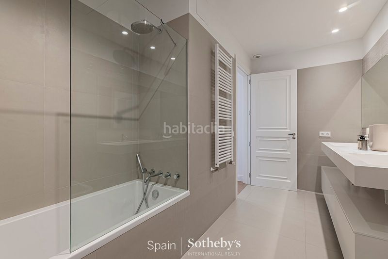 Foto b15bcce6-65c1-42ff-a6cd-56b2b51afb67. Apartamento  precioso con zonas comunes en edificio histórico en Barcelona