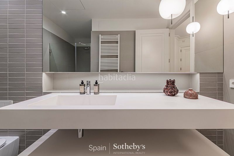 Foto bb237175-bd3f-47e8-bb61-c283ff9e1f71. Apartamento  precioso con zonas comunes en edificio histórico en Barcelona