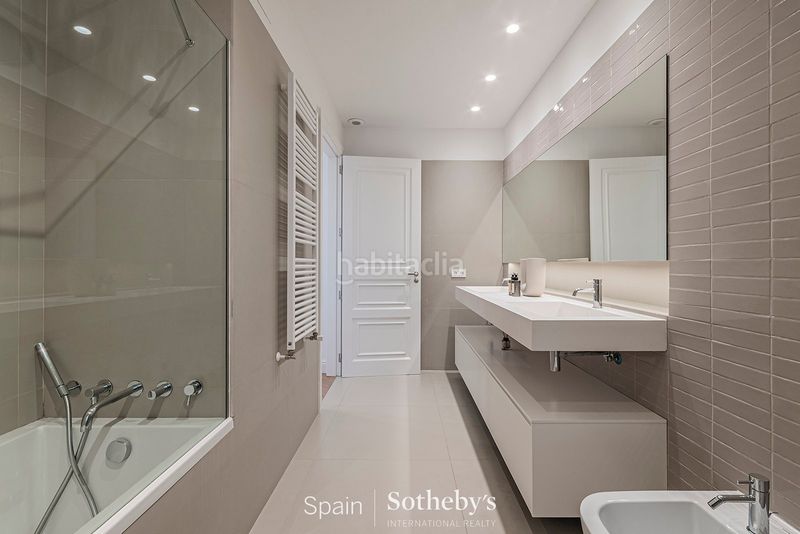 Foto c0984649-d9b9-45fa-b9e8-1f0e18d3cc47. Apartamento  precioso con zonas comunes en edificio histórico en Barcelona