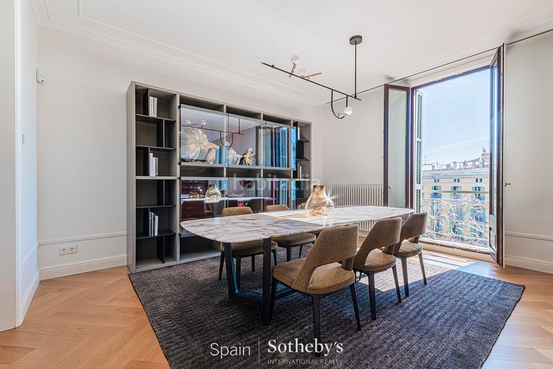 Foto ccd5488e-dfd2-49ac-a623-68c4cdf51438. Apartamento  precioso con zonas comunes en edificio histórico en Barcelona