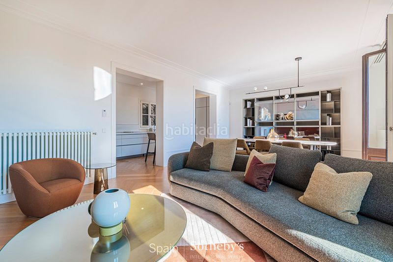 Foto e3bafdb8-6821-4c24-b661-2d2b3a28e362. Apartamento  precioso con zonas comunes en edificio histórico en Barcelona