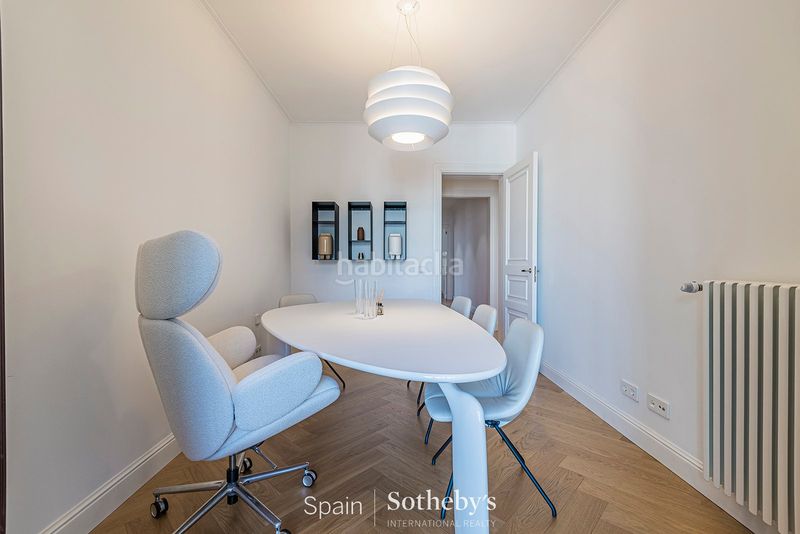 Foto eb9cb395-46bb-4854-8dd0-ddf56472ab75. Apartamento  precioso con zonas comunes en edificio histórico en Barcelona