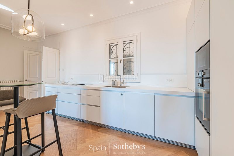 Foto f68aace0-f5b0-4339-a85a-0a2bb81bbb7e. Apartamento  precioso con zonas comunes en edificio histórico en Barcelona