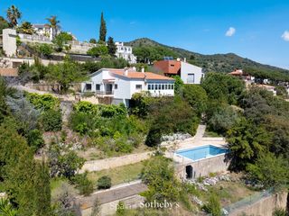 Casa  Carrer del vallespir. Casa unifamiliar con vistas al mar en alella