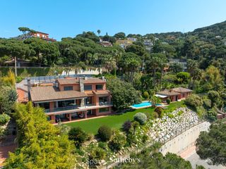 Casa a Cabrils. Exclusividad, privacidad y vistas al mar en cabrils, en el mares