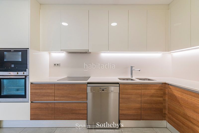 Foto 1d0d4ba8-a29e-45e2-814b-08fee2a914b8. Apartament a plaça del duc de medinaceli 3 a Gòtic Barcelona