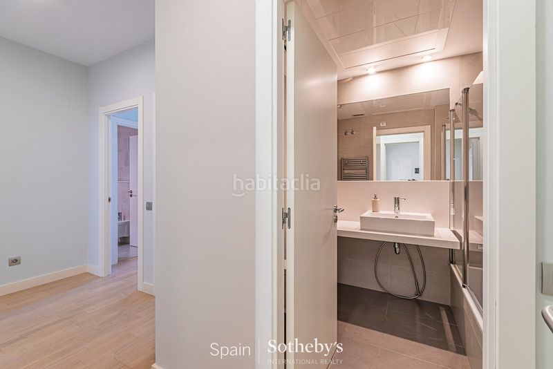 Foto 65483f94-9173-4441-bc17-690ffb2db455. Apartament a plaça del duc de medinaceli 3 a Gòtic Barcelona
