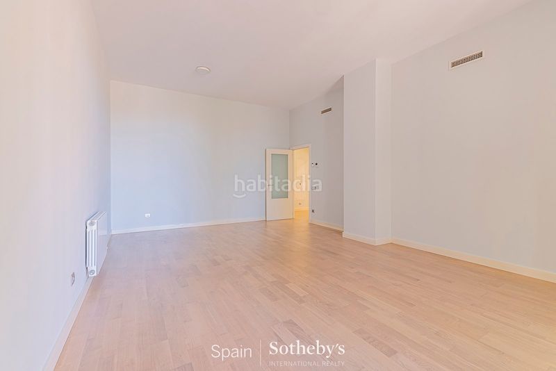 Foto f048f6ea-c1e9-414b-966e-99b90d483751. Apartament a plaça del duc de medinaceli 3 a Gòtic Barcelona