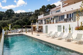 Casa en Vall-llobrega. Villa con vistas al mar y licencia turística en vallllobrega