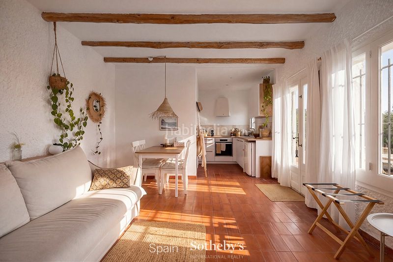 Foto 86ba45cb-a9ba-47ac-bd3f-e7f361401d2b. Casa amb aparcament a Vall-llobrega