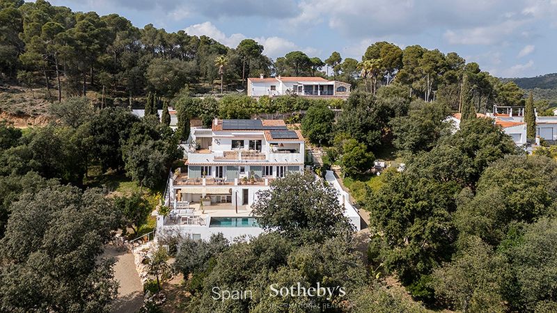 Foto bec0f6e7-0c65-4509-b27d-244488860361. Casa amb aparcament a Vall-llobrega