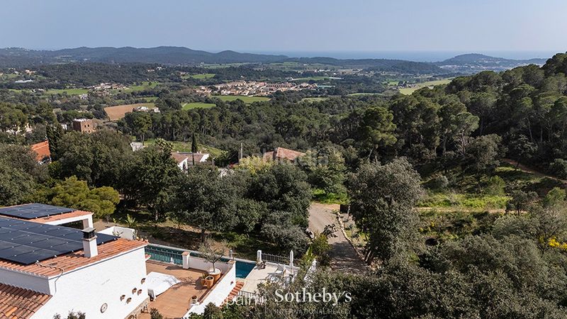Foto f83f2427-016e-4311-be06-c35141718d34. Casa amb aparcament a Vall-llobrega