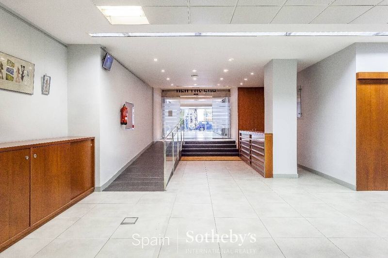 Foto 4ac35a78-114f-4c03-8660-a8f4666b7292. Edificio oficina con espacios amplios en rambla cataluña, en Barcelona