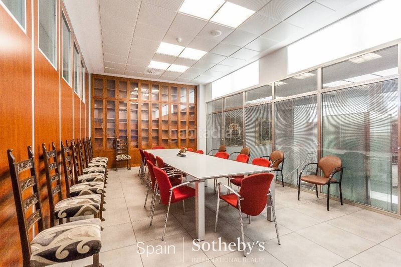 Foto 961f6903-44c3-425c-b4c6-7dbd67c4f172. Edificio oficina con espacios amplios en rambla cataluña, en Barcelona