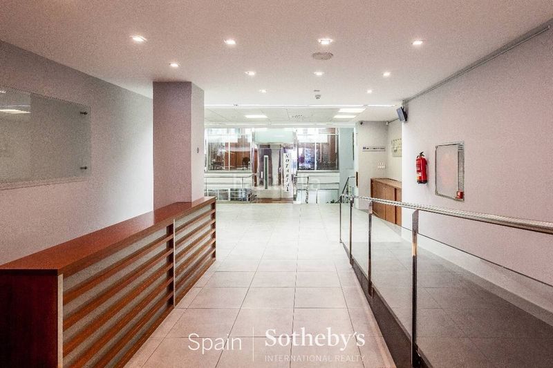 Foto baeb7801-45a7-4a62-9e81-0c0795dae876. Edificio oficina con espacios amplios en rambla cataluña, en Barcelona