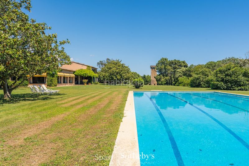 Foto c526ec1b-e8fd-4f3f-b454-ba17c163110a. Casa amb aparcament a Mont-ras