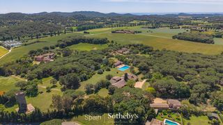 House  Carrer pau casals. Finca histórica con torre medieval y jardines en montràs