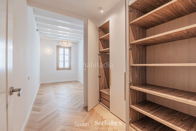 Foto 882644a1-e38f-4346-8cd8-68ba09d9d2b5. Apartament a Gòtic Barcelona