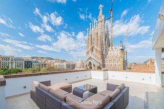 Àtic a Plaça de la Sagrada Família
