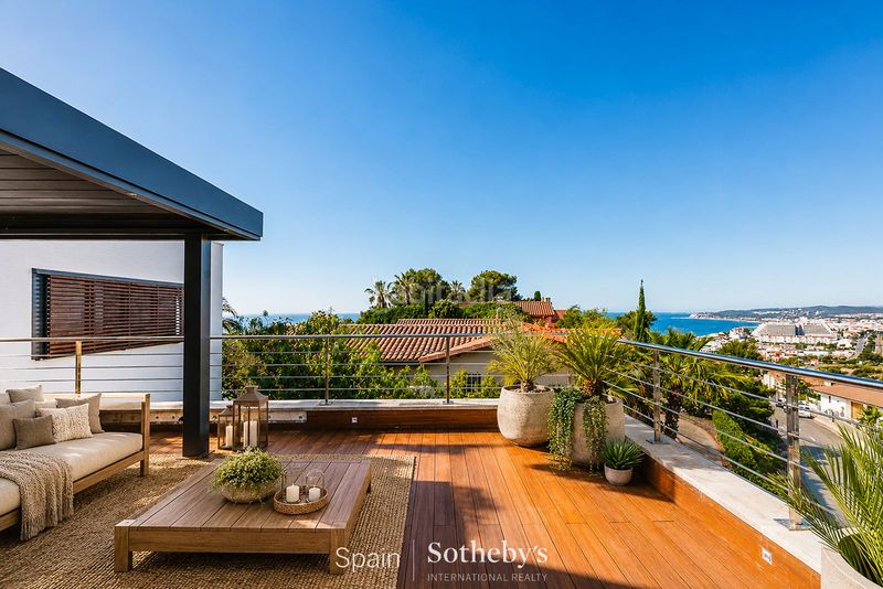 Foto 545e6f15-40c7-47e1-9bc7-583b2d7444b3. Casa amb calefacció aparcament piscina a Levantina - Montgavina - Quintmar Sitges